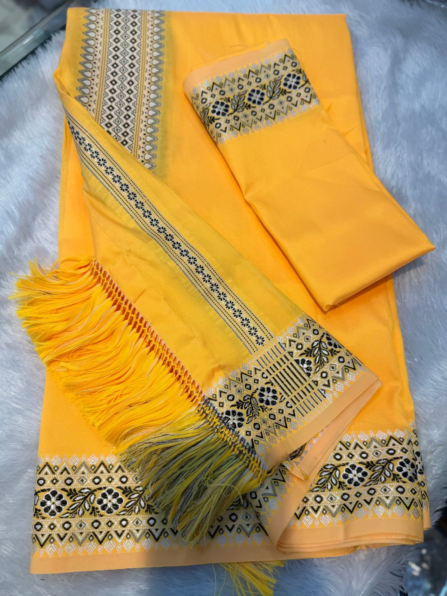 Enhance your wardrobe with the yellow artwork Delight Dhara lah dep thaih