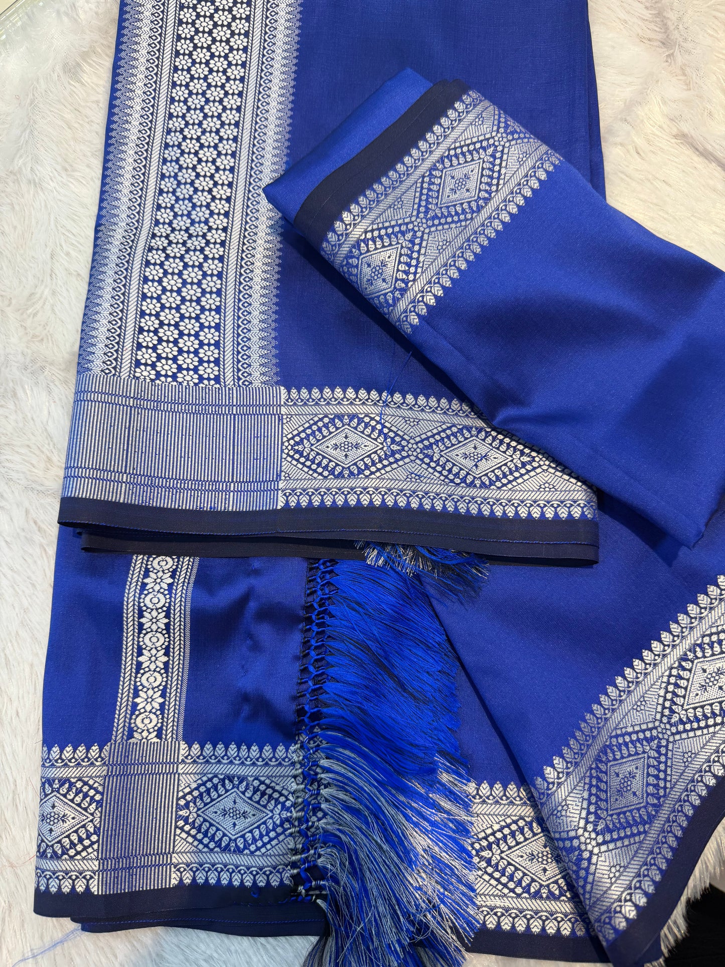 blue OD dhara with silver part lah dep thain look check the design quality and color combination