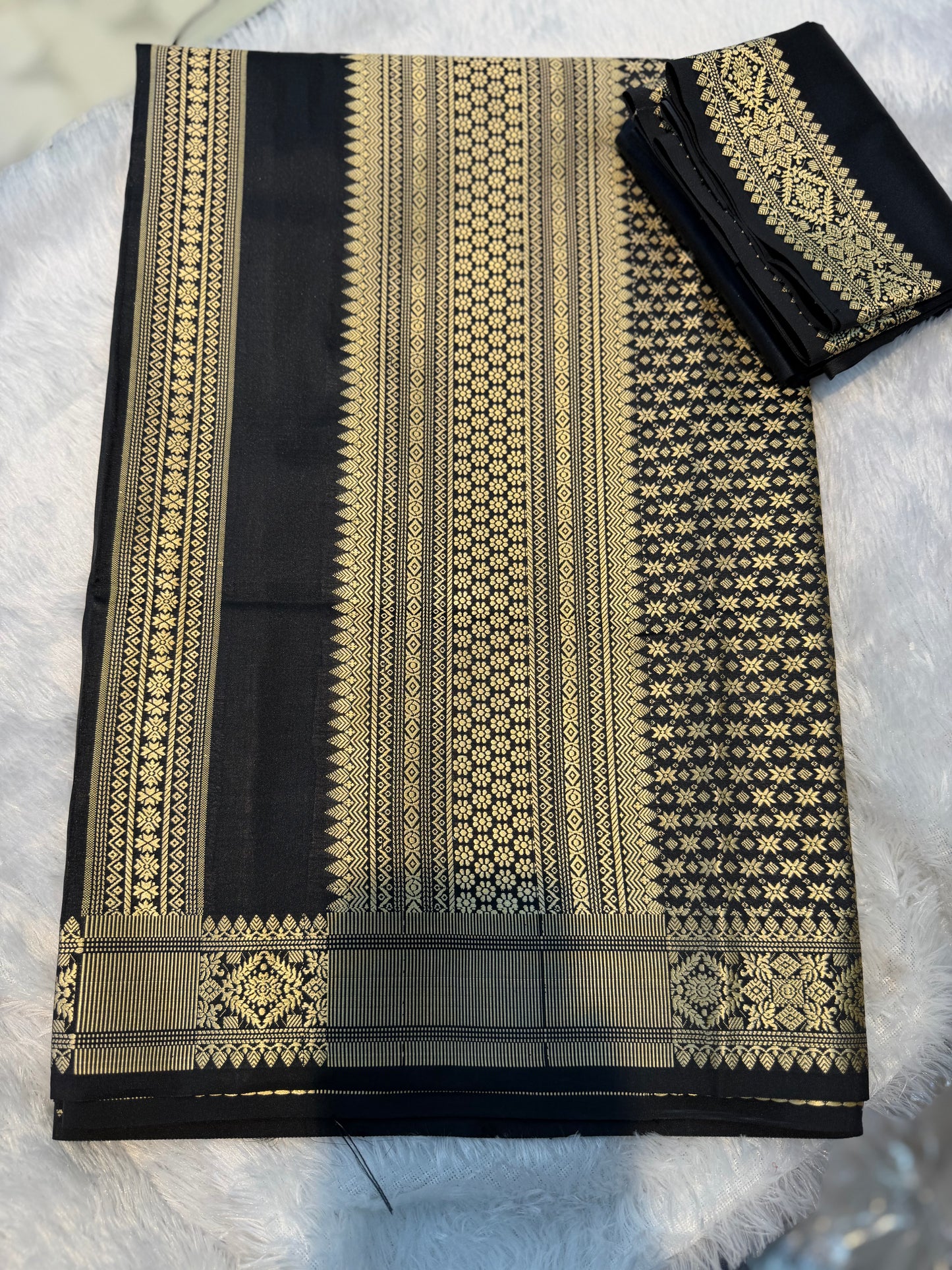 🖤 Classic Black & Gold-Tone Semi-Khor Woven Piece 🖤
