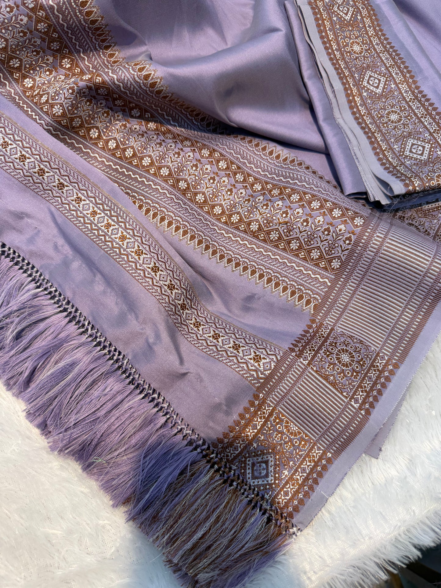 Delight Dhara lah dep thain: Premium Lavender Fabric with Ornate Bronze Border and Hand-Knotted Tassels