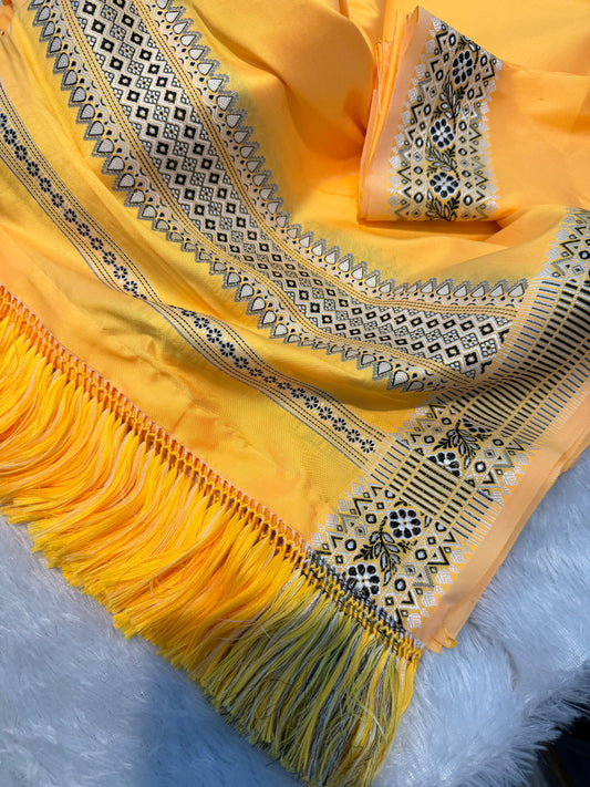 Enhance your wardrobe with the yellow artwork Delight Dhara lah dep thaih