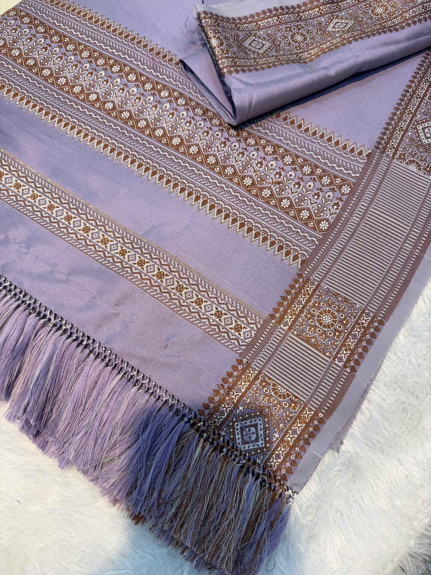 Delight Dhara lah dep thain: Premium Lavender Fabric with Ornate Bronze Border and Hand-Knotted Tassels