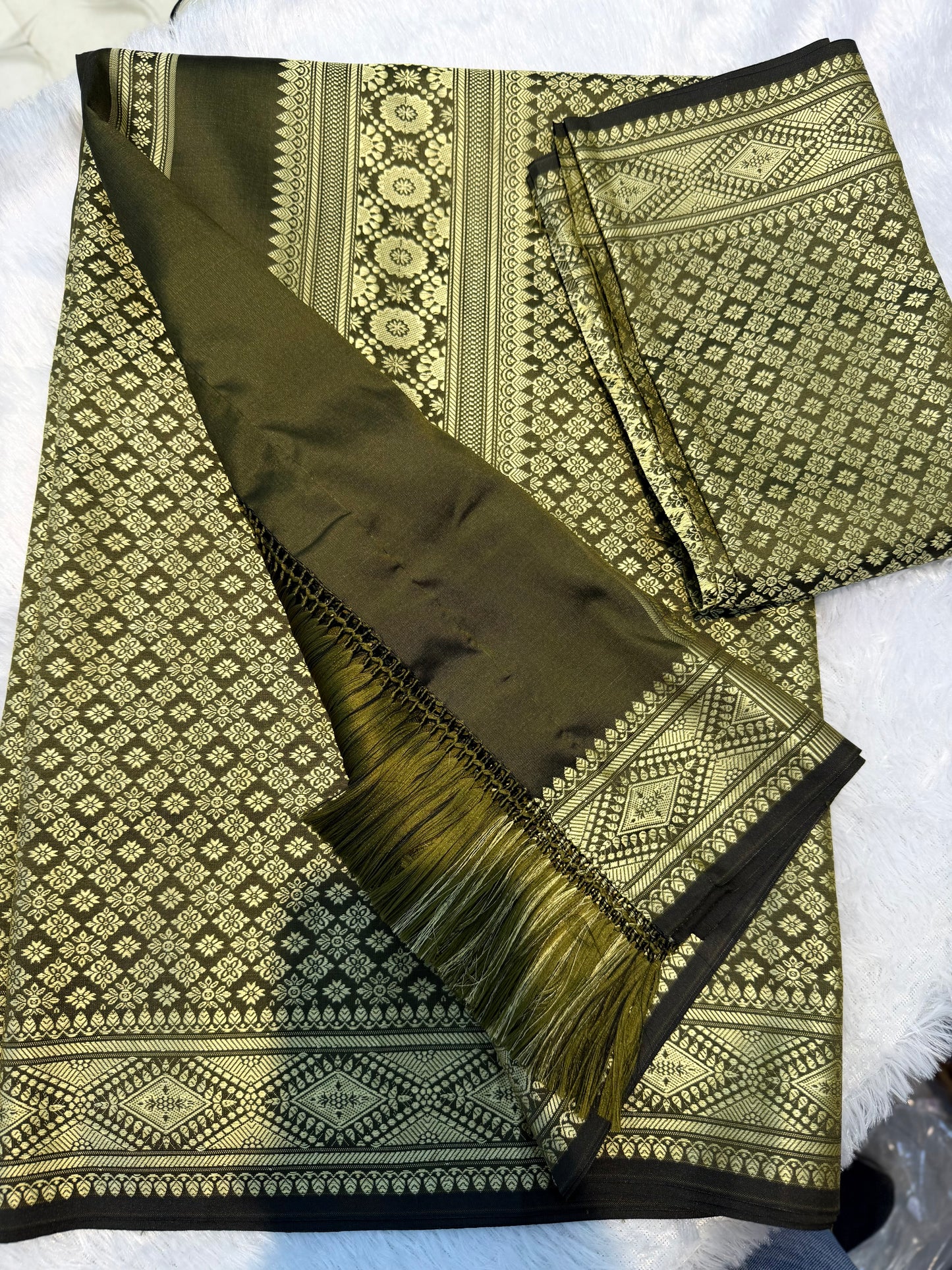 🌿 Regal Olive & Gold-Tone Semi-Khor Woven Piece 🌿