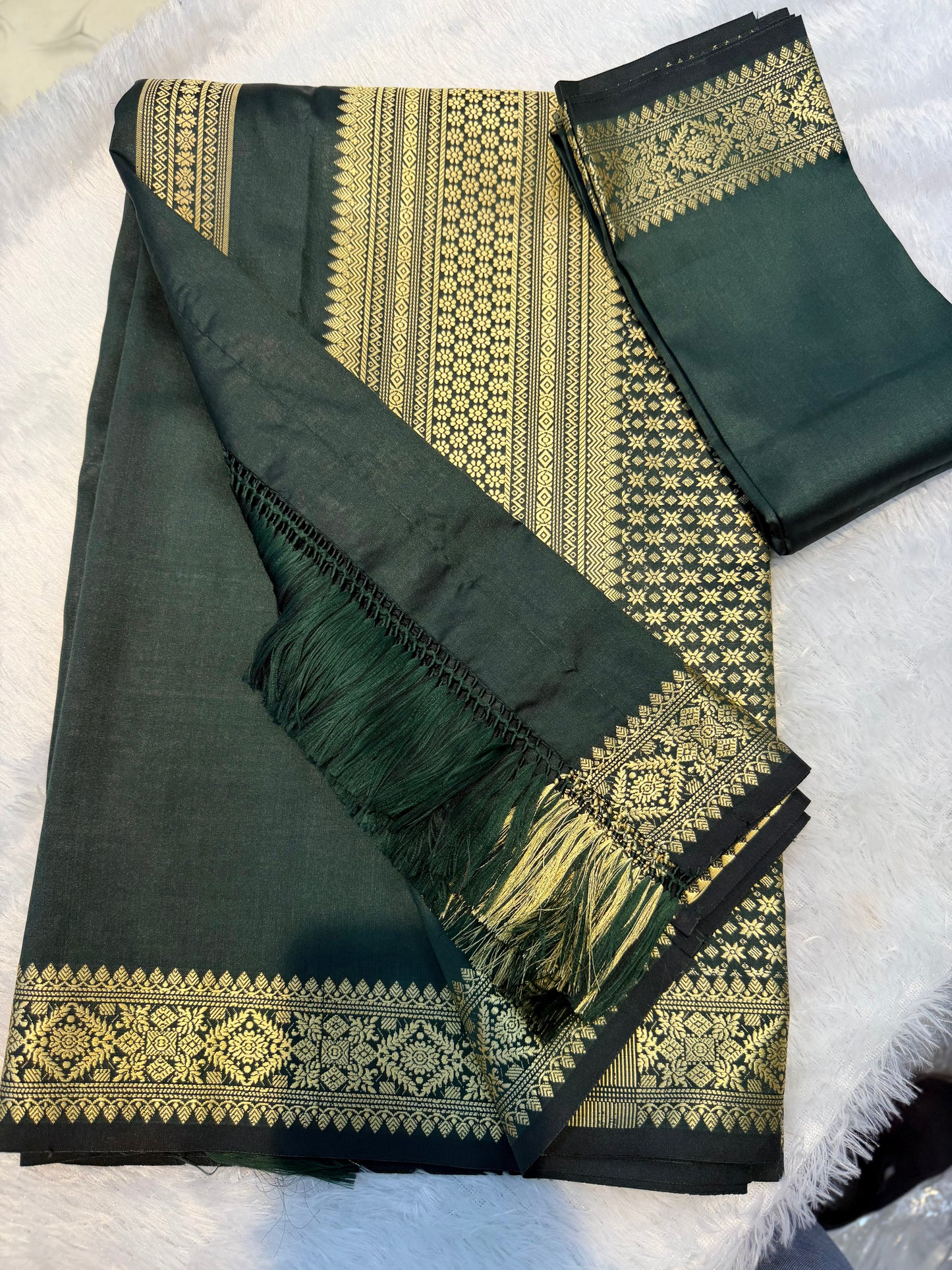 🌲 Stunning Bottle Green & Gold-Tone Semi-Khor Woven Piece 🌲