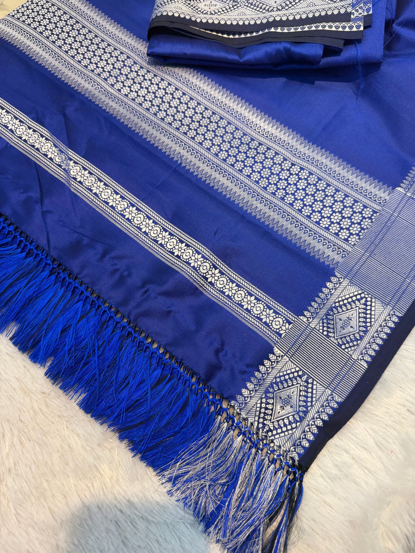 blue OD dhara with silver part lah dep thain look check the design quality and color combination
