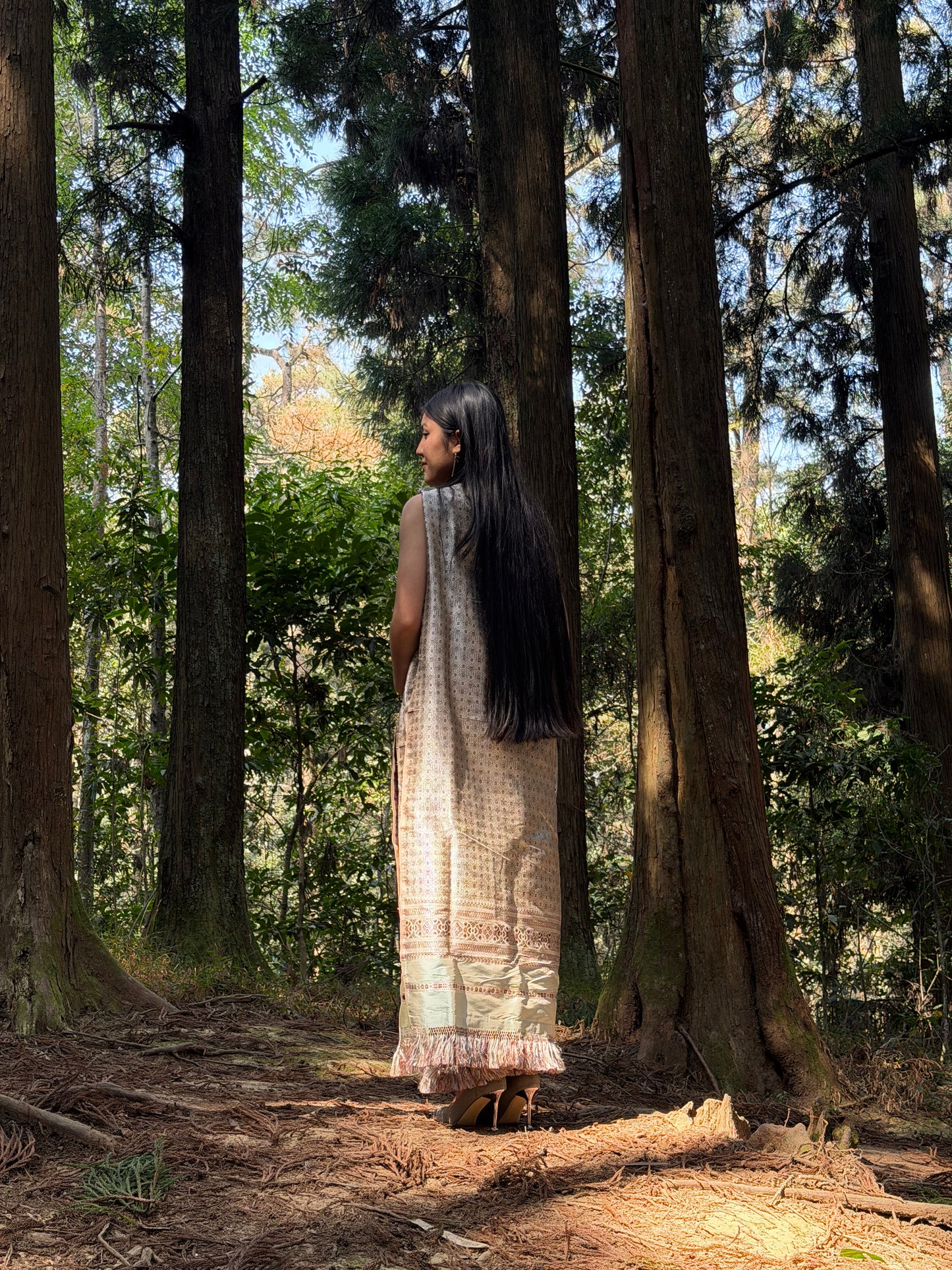 Luxury You Can Wear. Tradition You Can Feel. 💎
Introducing our Premium Full Khor Dhara—where 100% original silk meets breathtaking artistry.