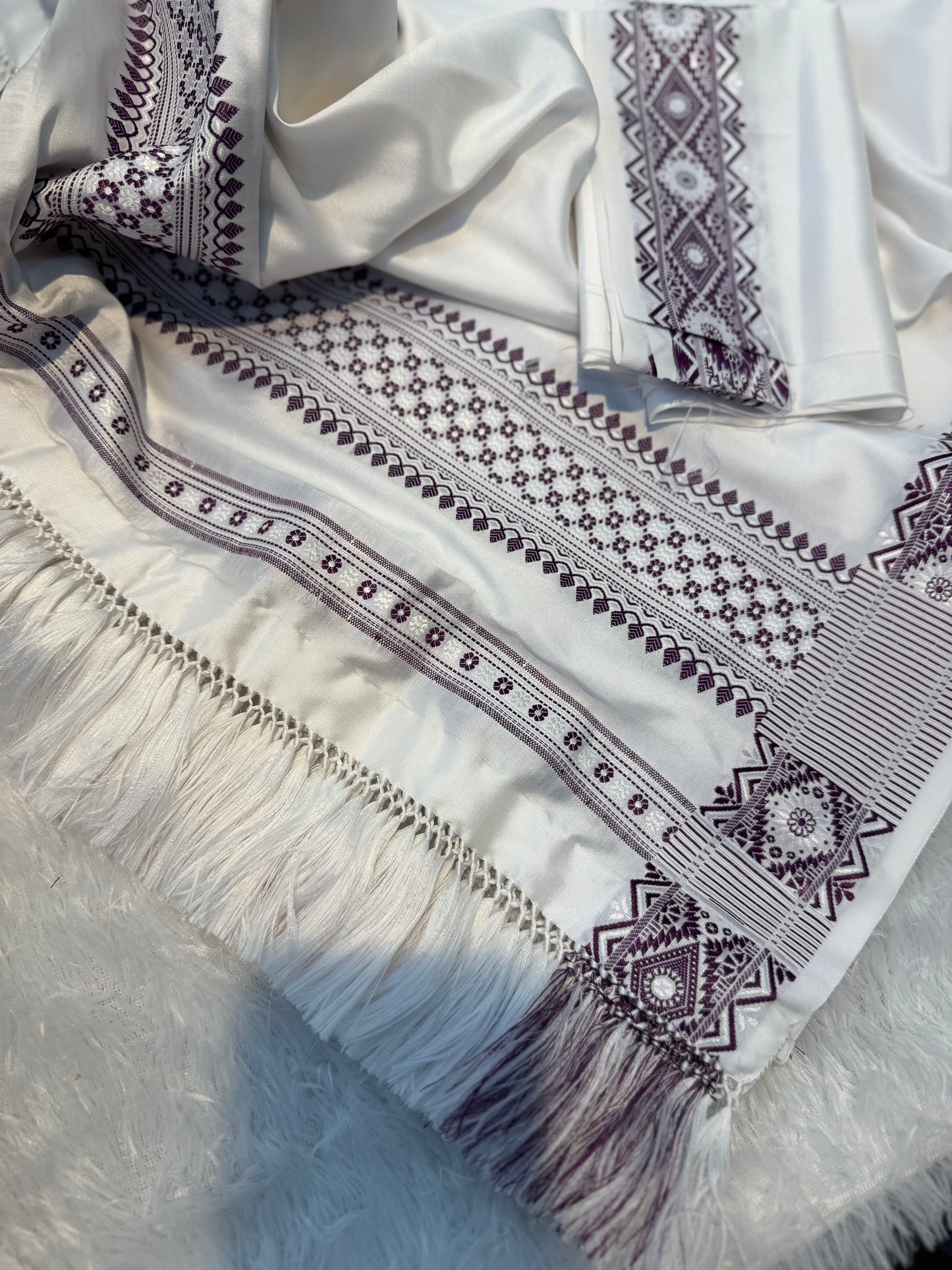 Delight Dhara lah dep thain : Arctic White Fabric with Deep Charcoal Geometric Borders & Dual-Tone Fringe