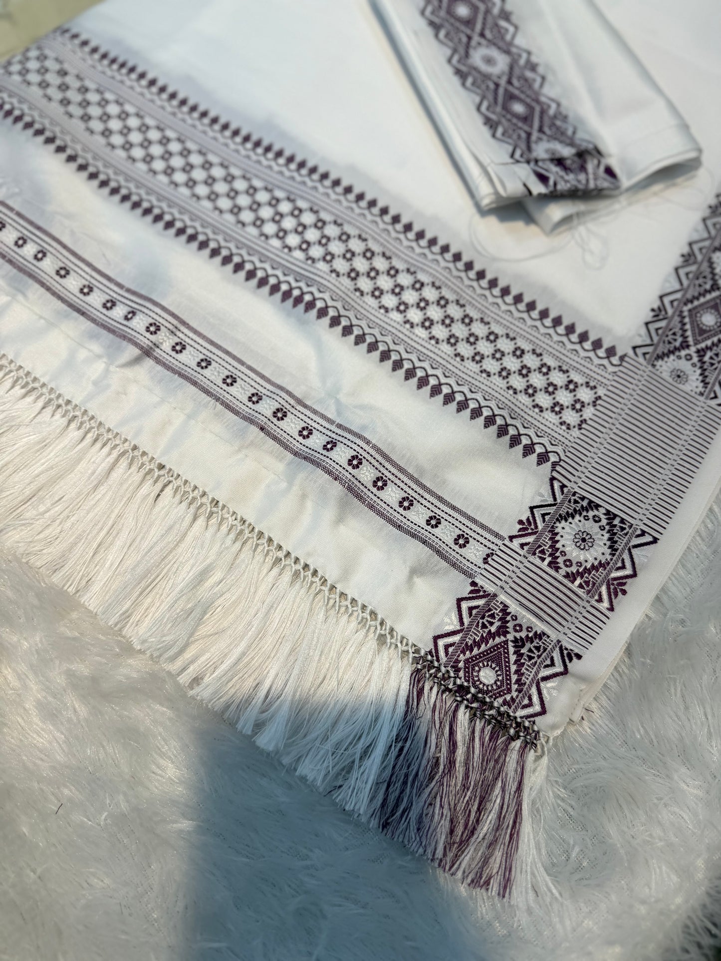 Delight Dhara lah dep thain : Arctic White Fabric with Deep Charcoal Geometric Borders & Dual-Tone Fringe