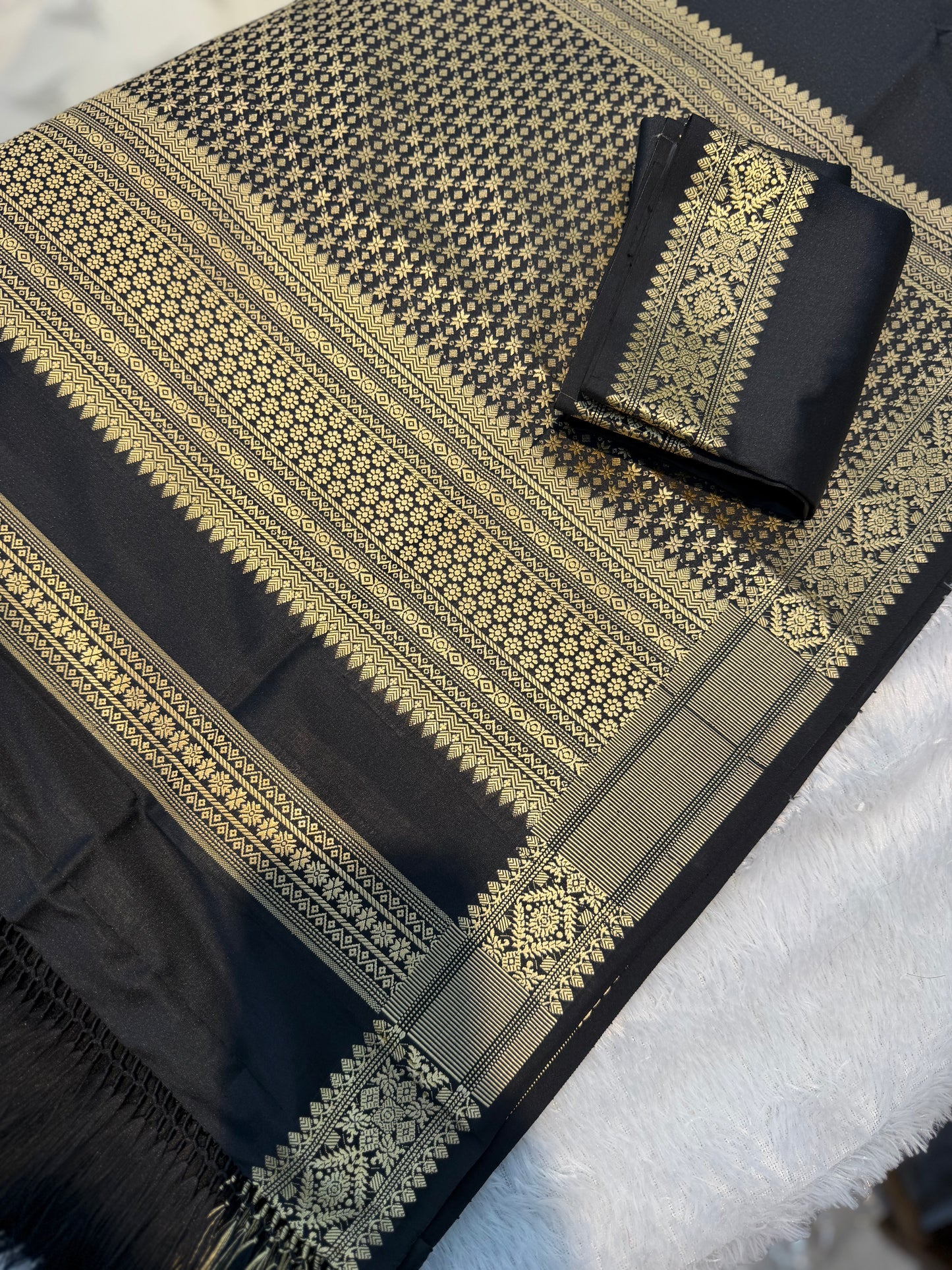 🖤 Classic Black & Gold-Tone Semi-Khor Woven Piece 🖤